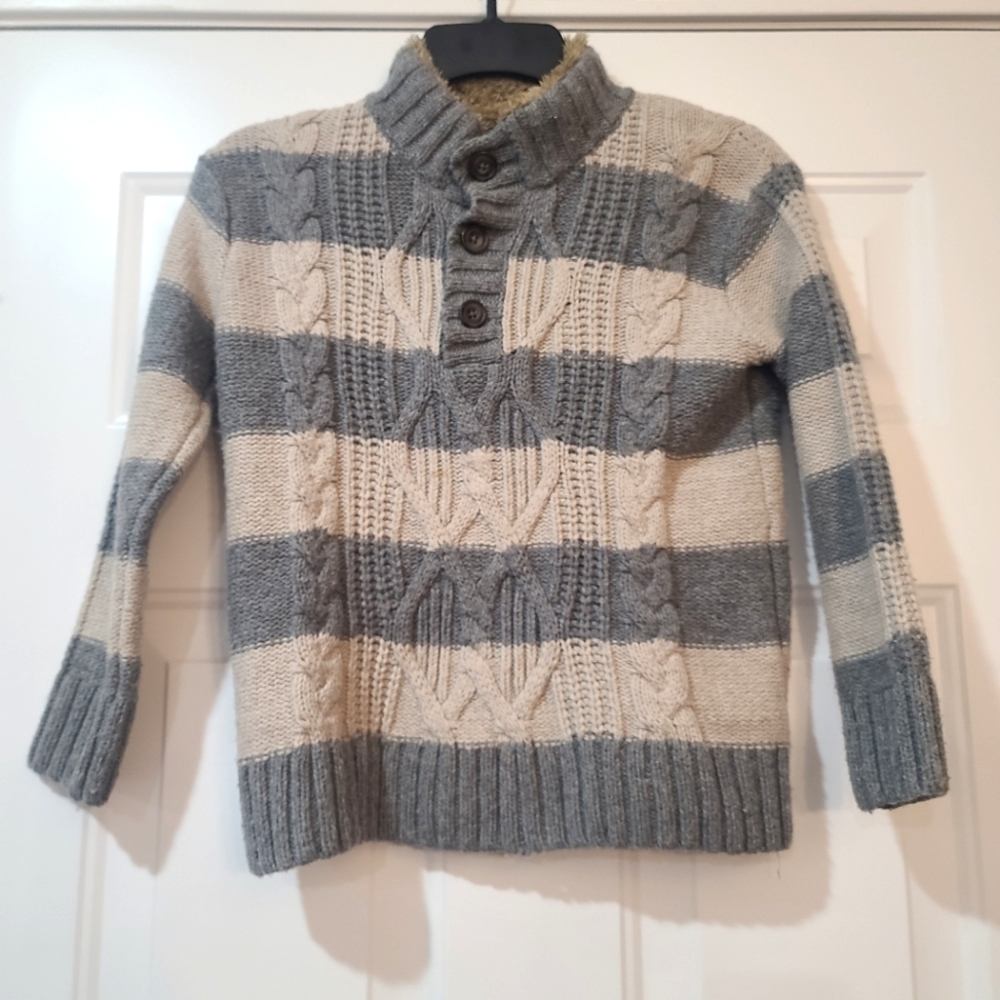The Gap kids turtleneck cable knit sweater  child size 6 to 7